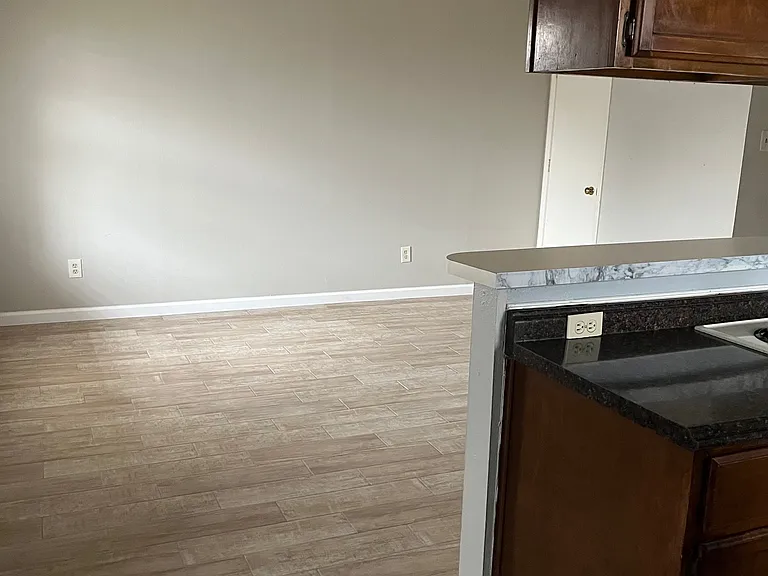 604 Race St #D — Photo 3