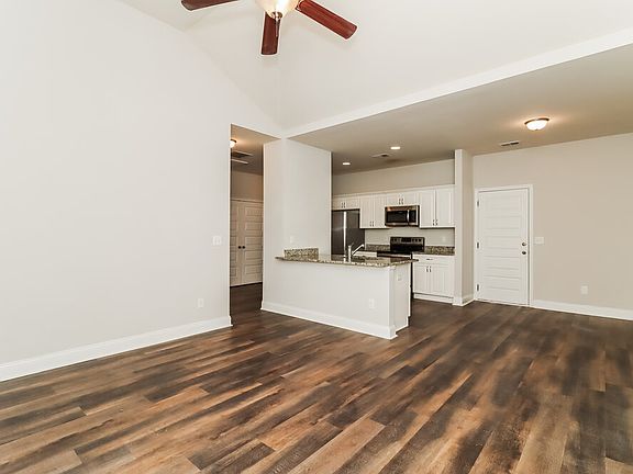 4th image of 67 Rosemont Ct
