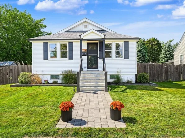 19 Anoka Rd, Warwick, RI 02889