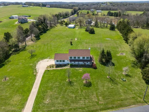 3250 Equestrian Dr, Festus, MO 63028