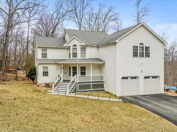 3211 Lake View Dr, Henryville, PA 18332