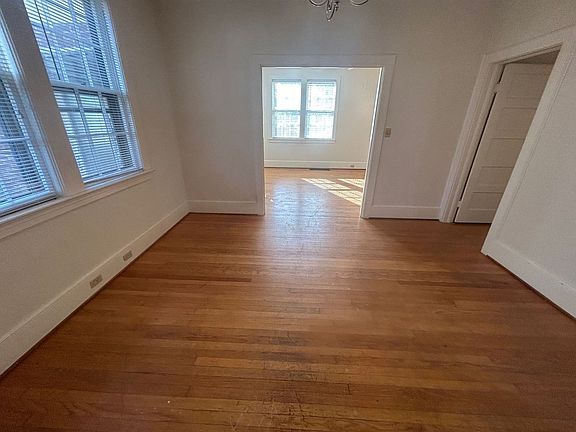 4th image of 3205 Michigan St
