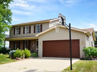 3105 W Lorient Dr, McHenry, IL 60050