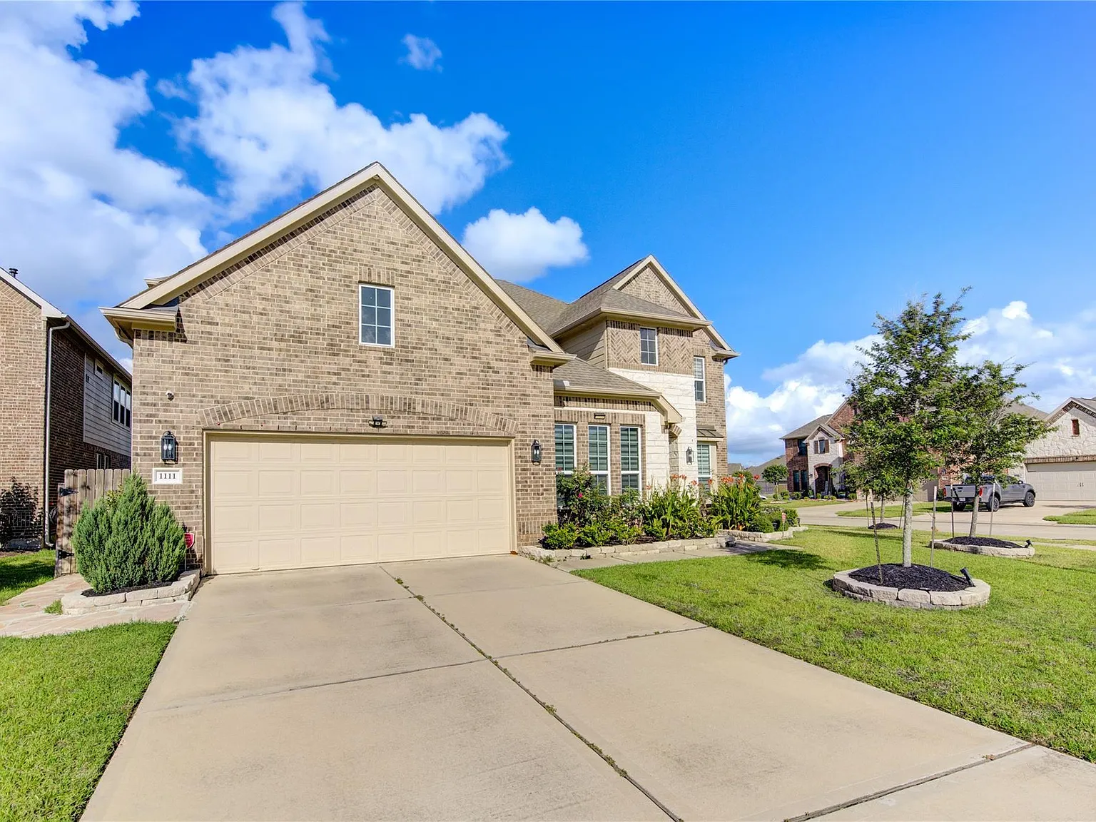 4 bed, 3.5 bath, 3810 sqft, $3,700 — Photo 2