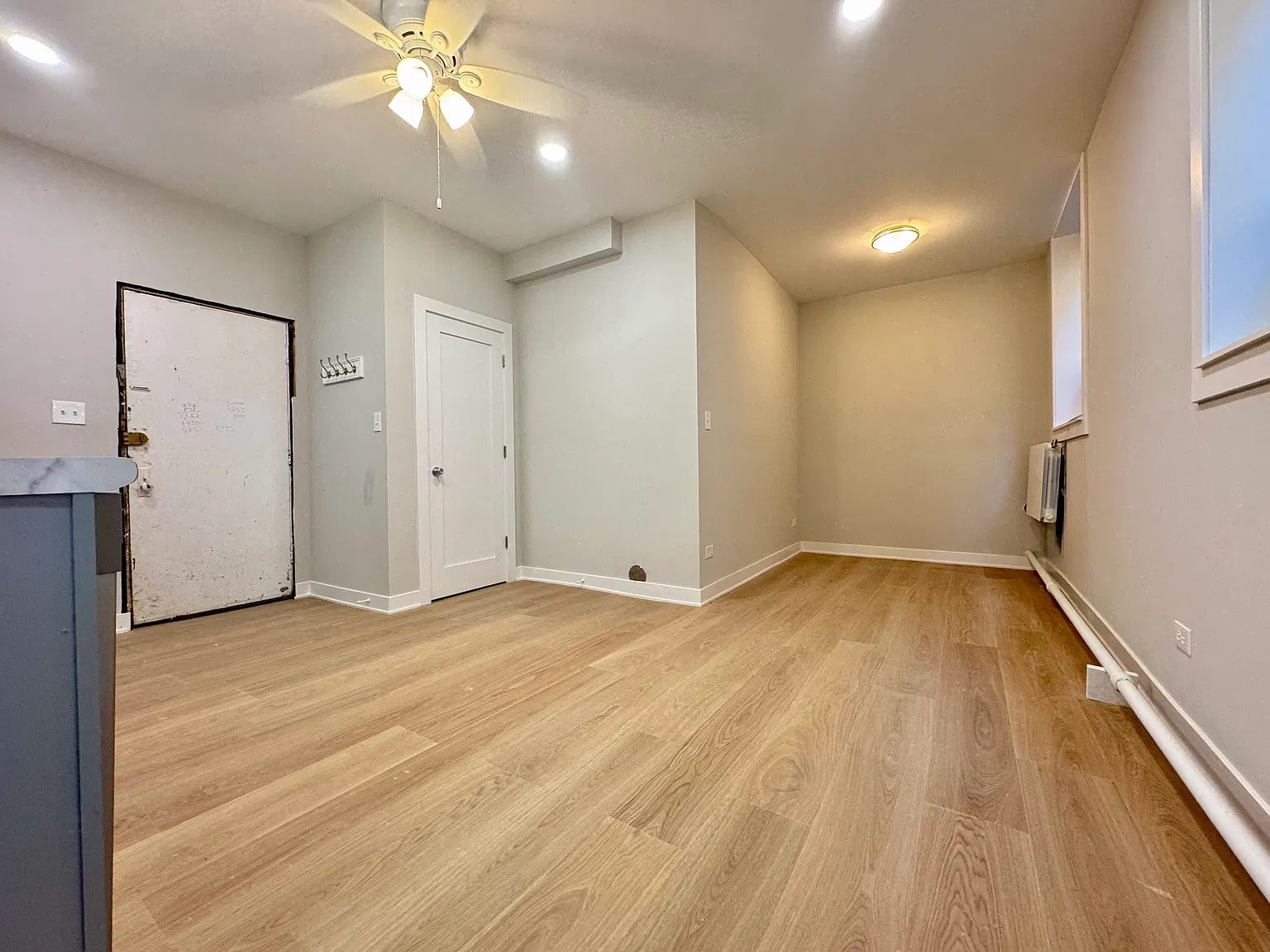 3734 N Pine Grove — Photo 4