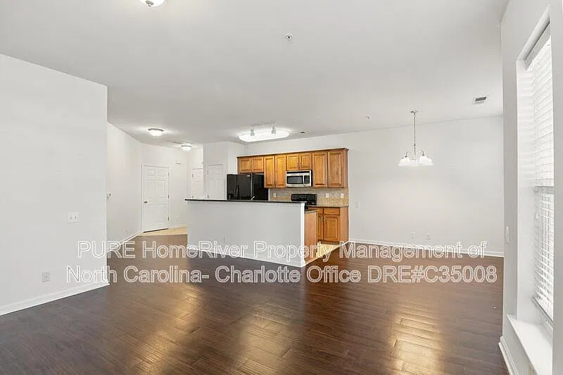 3 bed, 2.0 bath, 1294 sqft, $1,771 — Photo 4