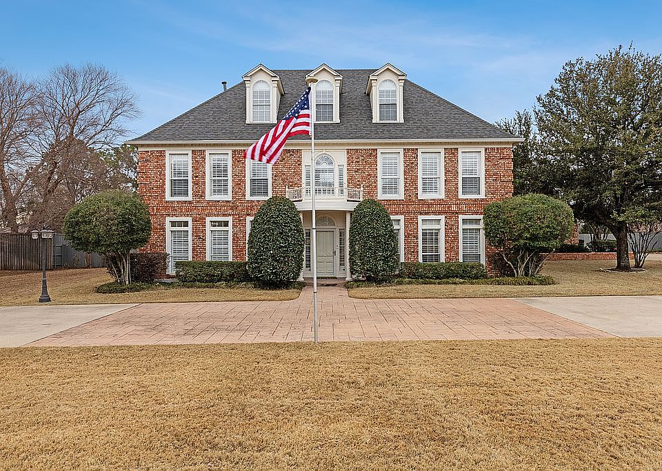 1st image of 817 Pearl Dr
