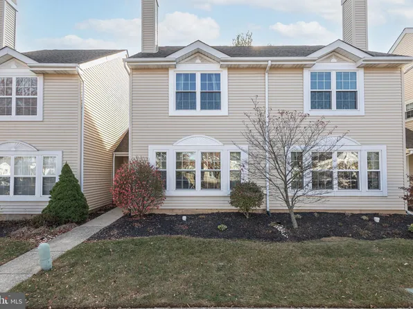 1001 Kenwood Dr, North Wales, PA 19454