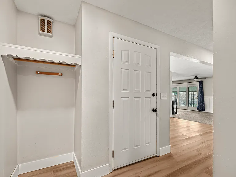 275 Park St — Photo 5
