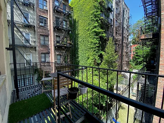 Rented by Zjama Realty Corp | media 10