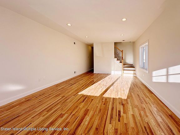 3rd image of 38 Greenway Ave