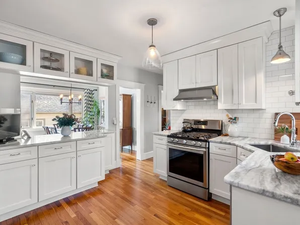 452 Baker St, West Roxbury, MA 02132