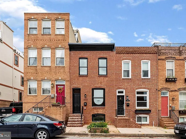 1013 S Baylis St — Photo 1