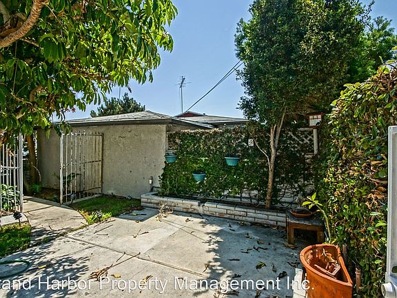 4th image of 3028 S Peck Ave