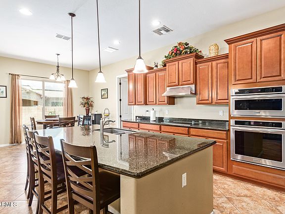 5th image of 882 E Parkview Drive