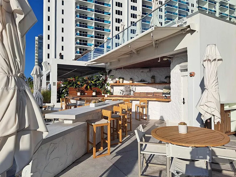 2301 Collins Ave #504 — Photo 32