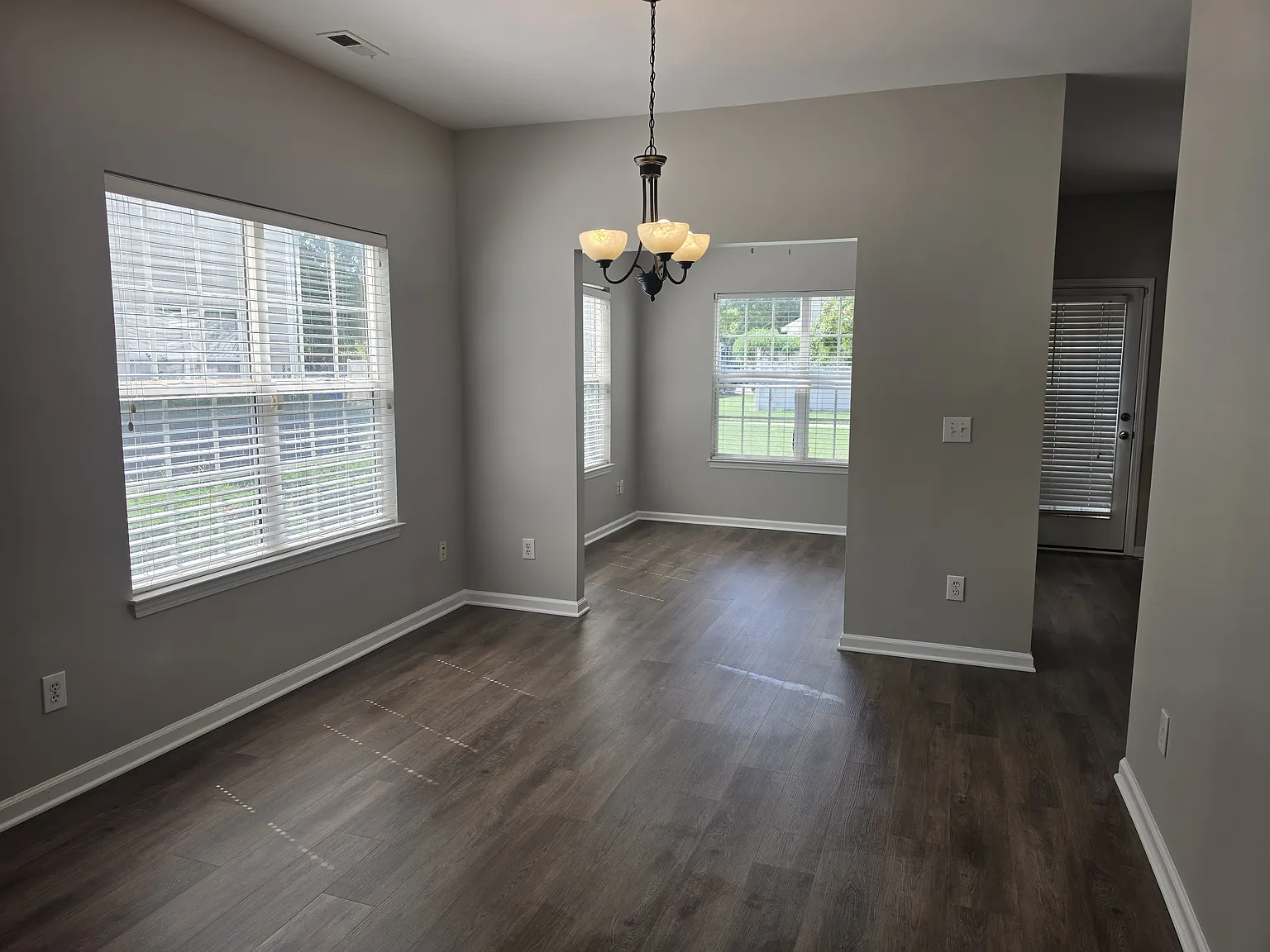 3 bed, 2.5 bath, 1632 sqft, $1,900 — Photo 4