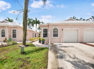 10757 Pelican Dr, Wellington, FL 33414