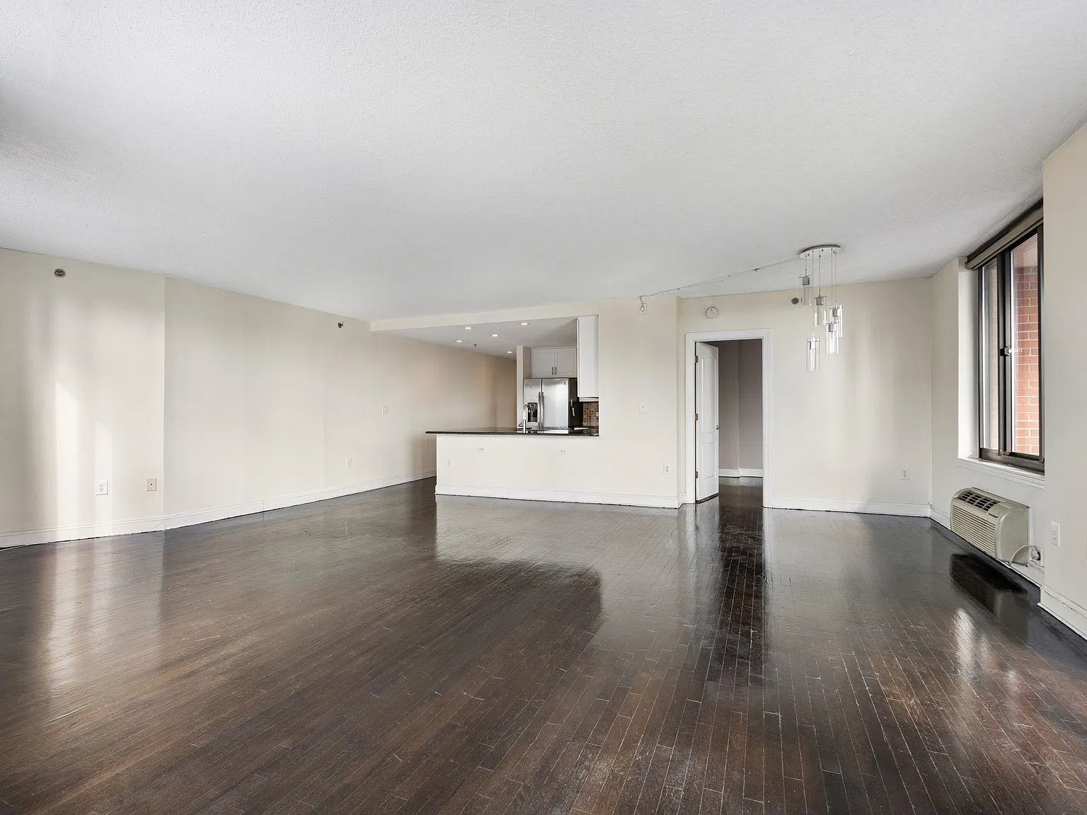 2 bed, 2.0 bath, 1270 sqft, $4,500 — Photo 2