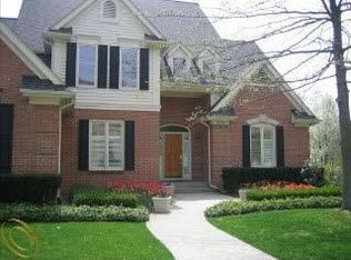26392 Ballantrae Ct, Farmington Hills, MI