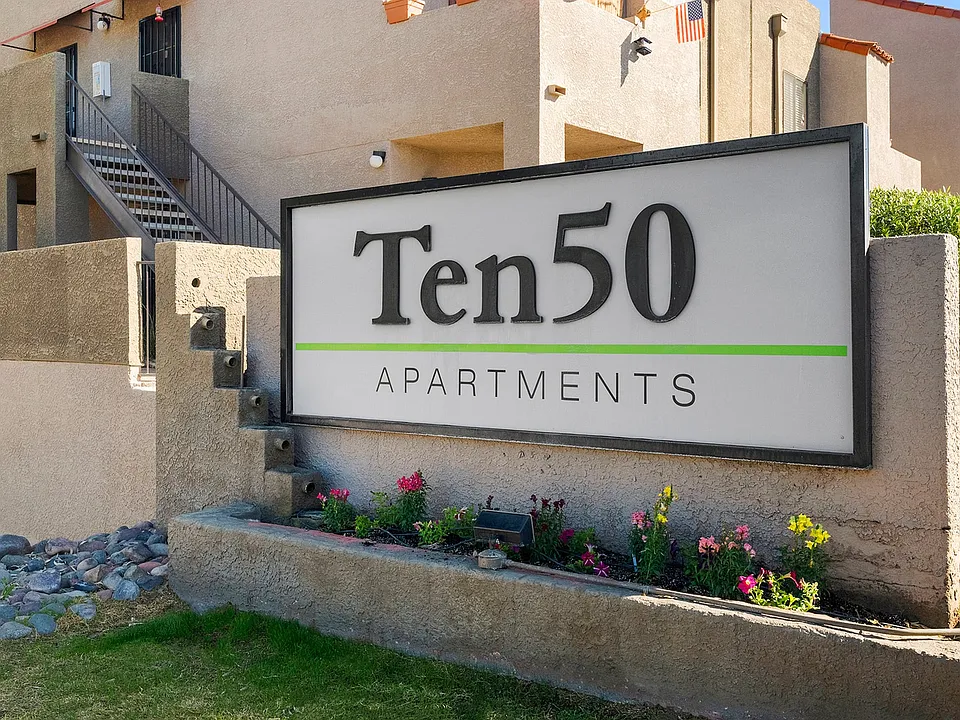 1050 North Camino Seco