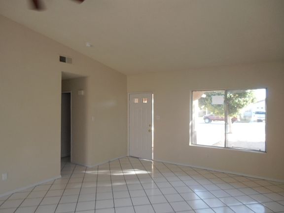 3rd image of 234 E Zapata St