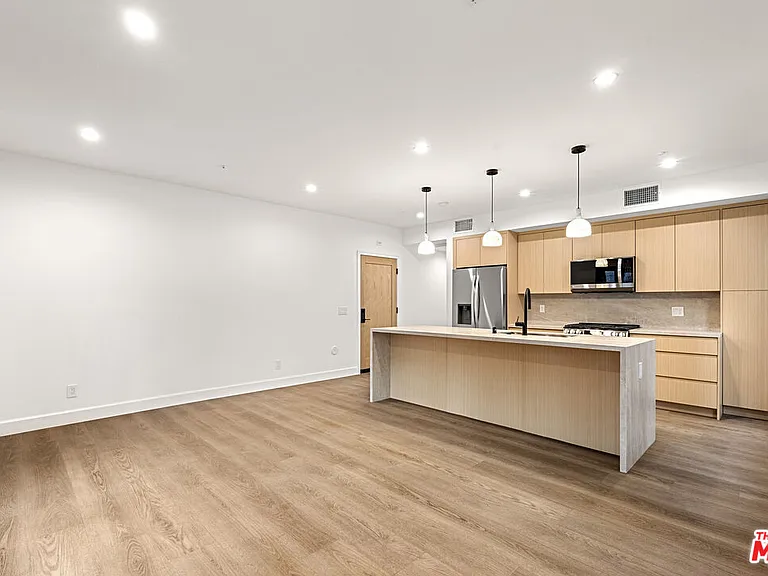 132 S Oakhurst Dr #1 — Photo 4