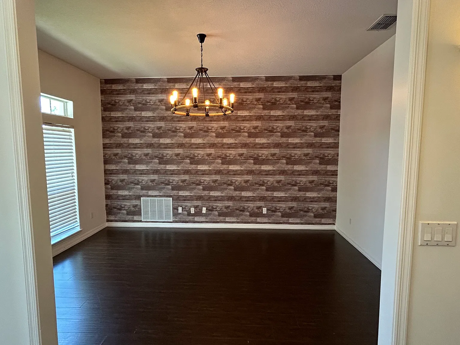 4 bed, 2375 sqft, $2,650 — Photo 4