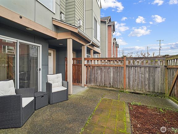 3rd image of 926 N 96th Street