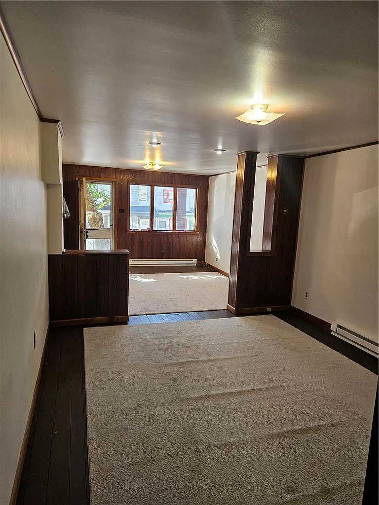 3 bed, 1.0 bath, 1050 sqft, $1,000 — Photo 2