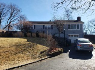 63 Ridgevale Pl, Bridgeport, CT 06610