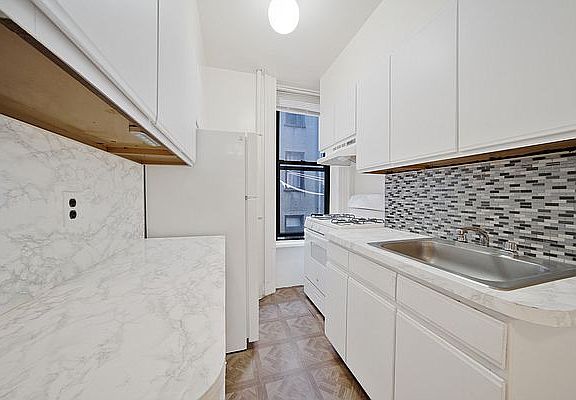 5th image of 1603 2nd Ave #N3