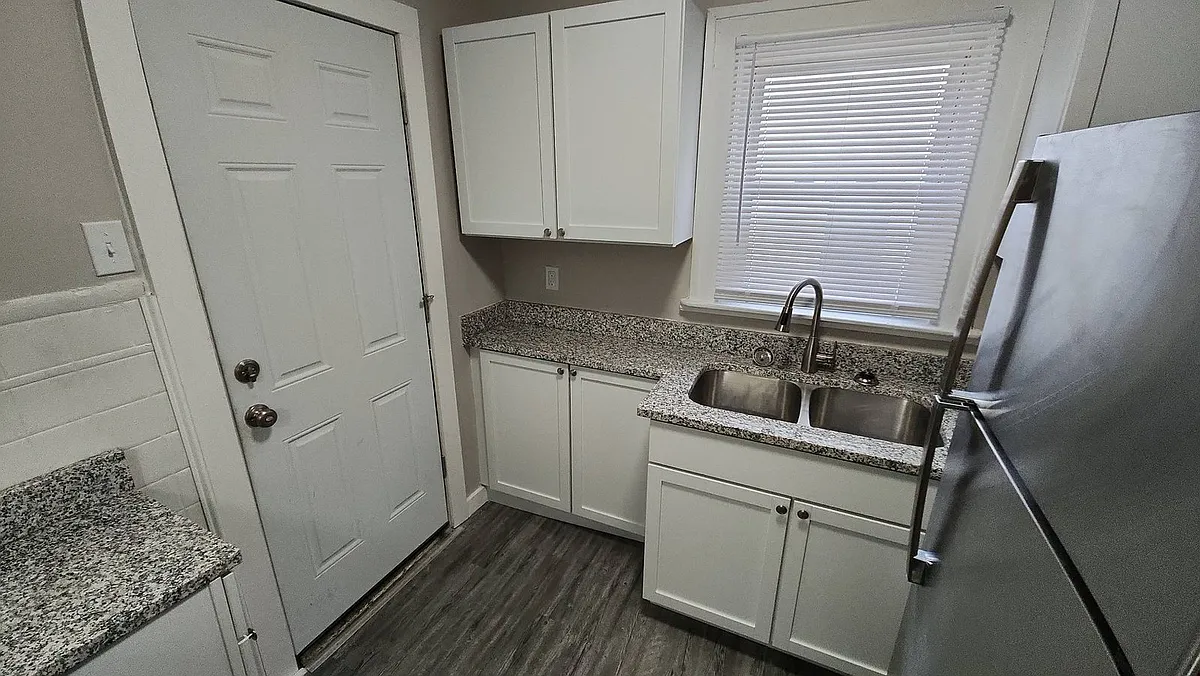jpg - 804 Clay Dr