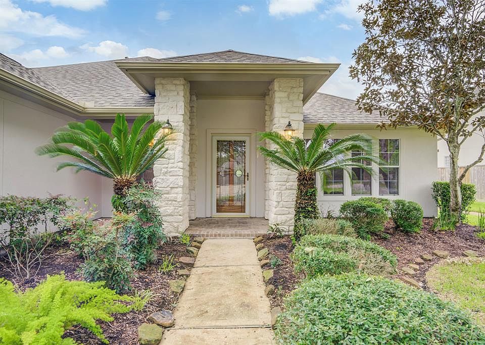 1st image of 1489 Garden Lakes Dr