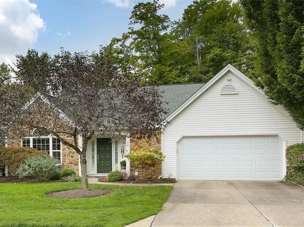 130 Stonebrooke Oval, Chagrin Falls, OH 44022