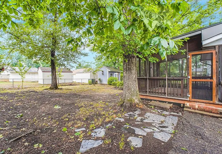 408 Deerwood Dr — Photo 24