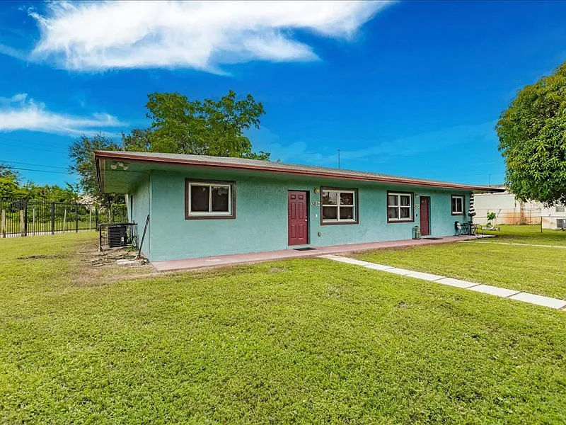 3 bed, 1120 sqft, $2,500 — Photo 2