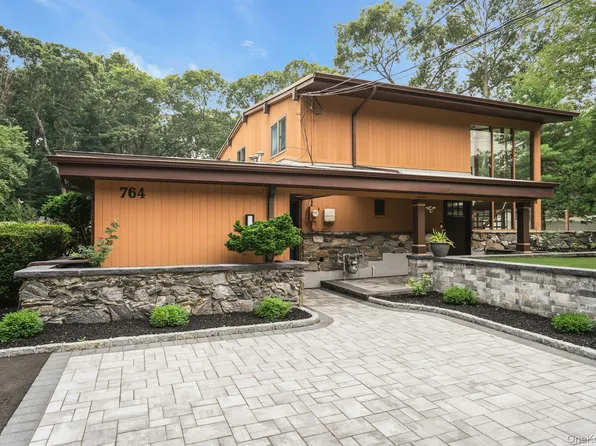 764 Vanderbilt Parkway, Dix Hills, NY 11746