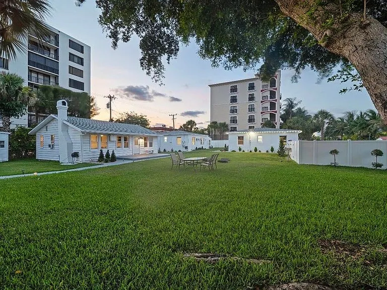 2317 N Ocean Blvd — Photo 8