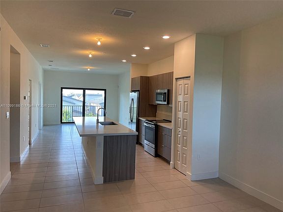 3rd image of 7809 NW 104th Ave #35-A