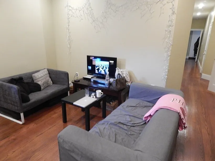 3 bed, 9999 sqft, $3,600 — Photo 4