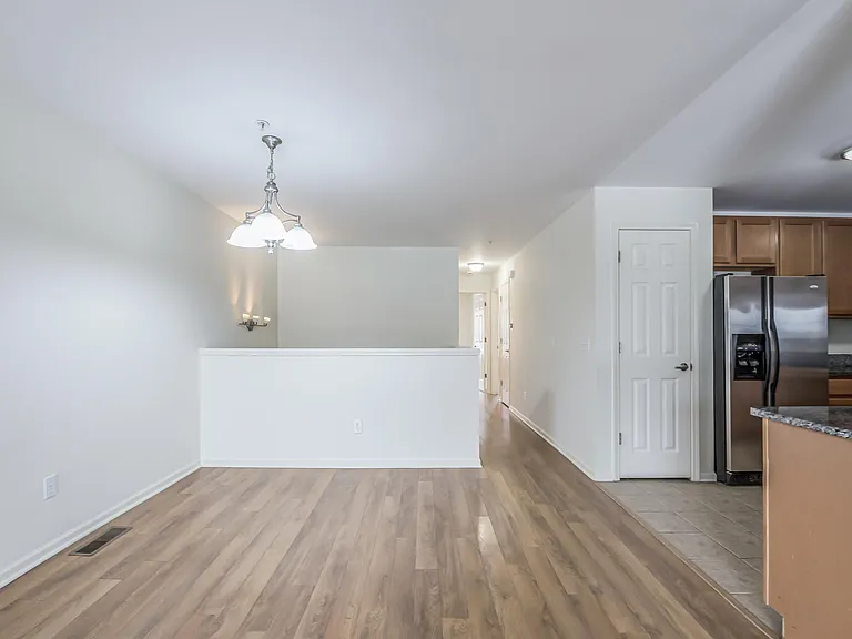 120 W Oakbrook Dr — Photo 14