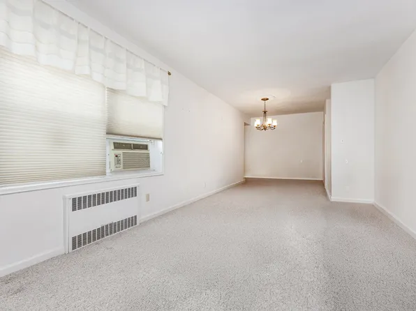 27-10 Parsons Boulevard image 6 of 11