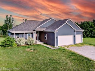 10125 Chase Lake Rd, Fowlerville, MI 48836