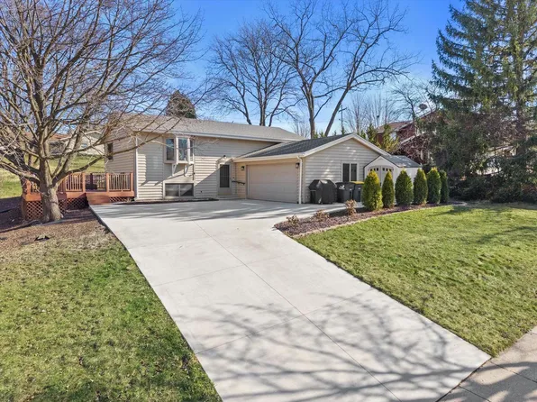 1961 Rambling Rose ROAD, Waukesha, WI 53186