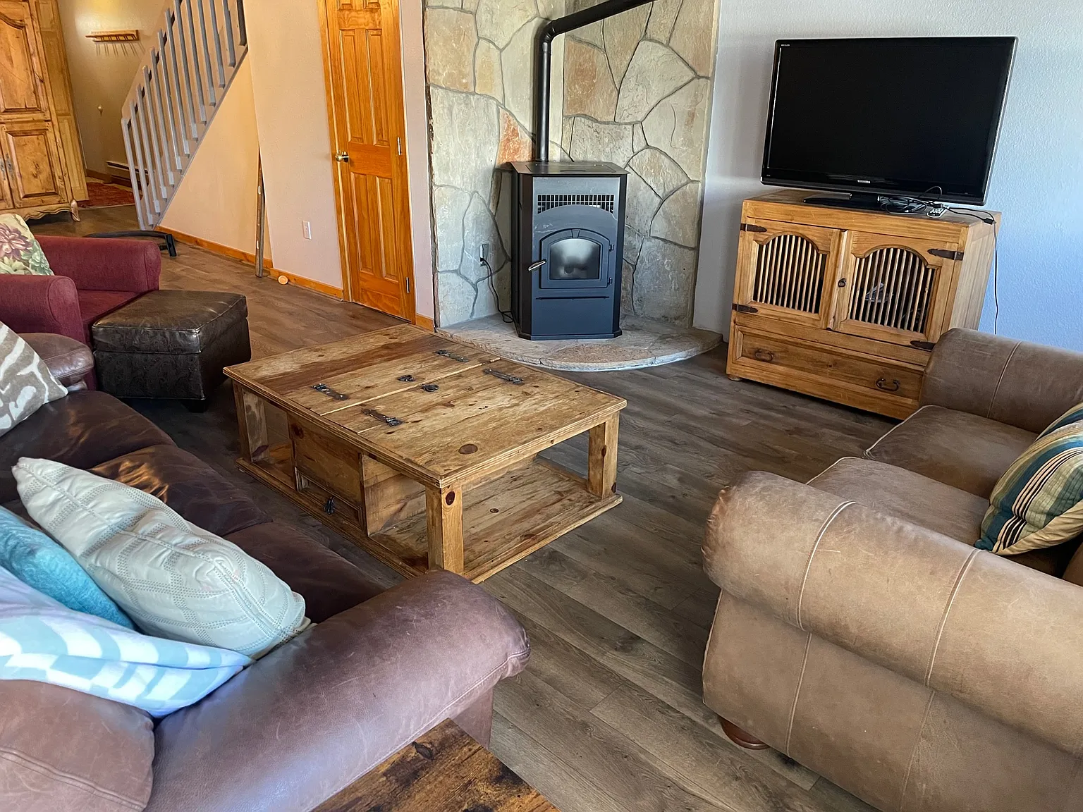 3 bed, 1330 sqft, $4,800 — Photo 2