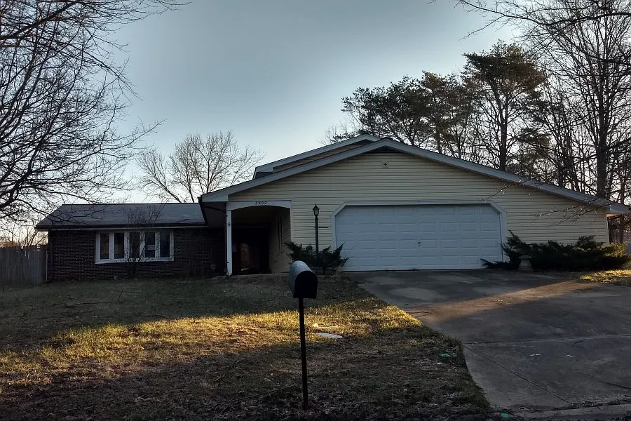 3202 Bethesda Dr photo 1