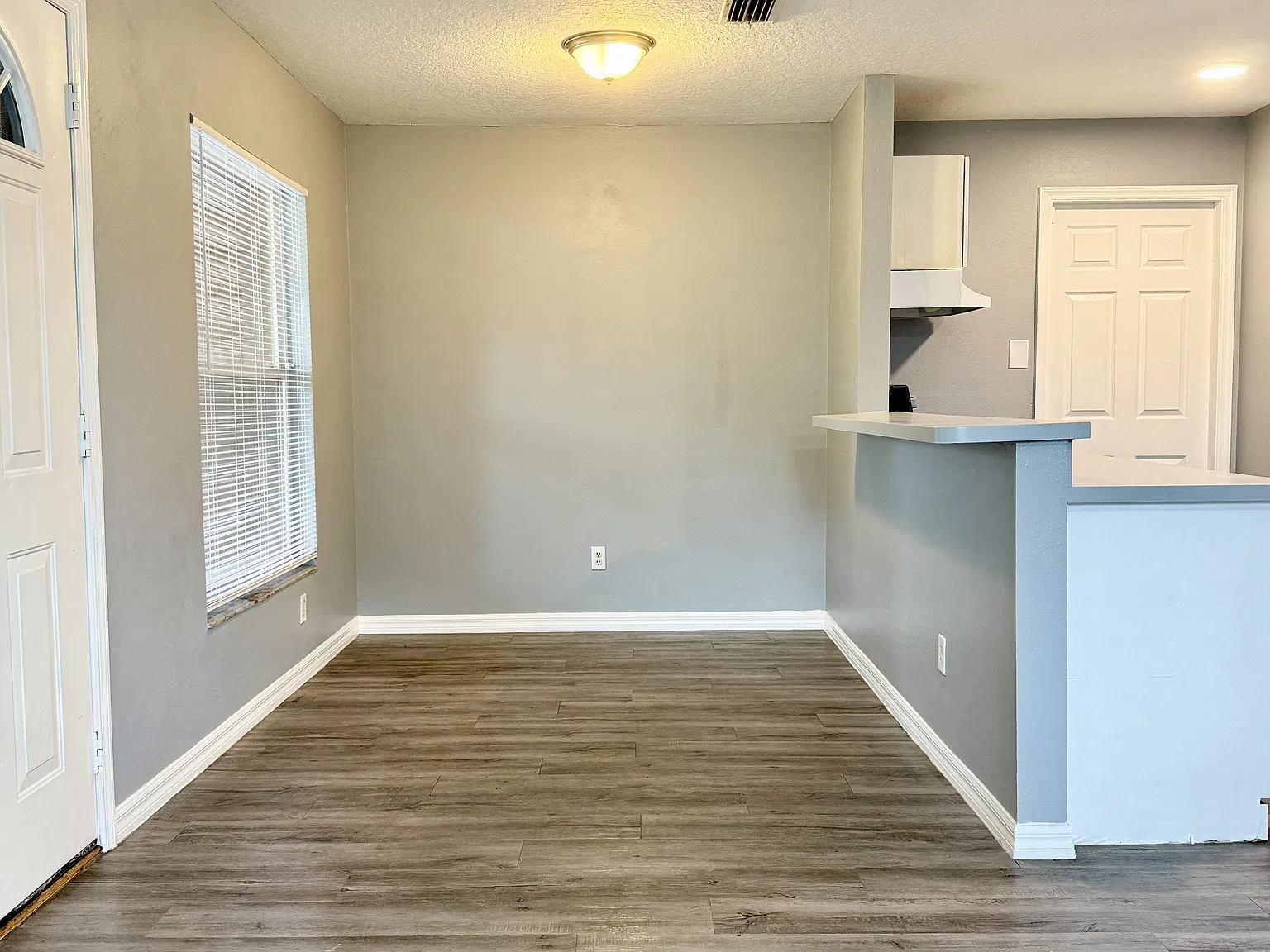37TH ST 4611 IH - 1 — Photo 2