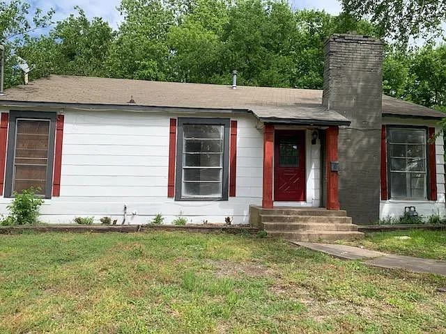 1102 Earl St