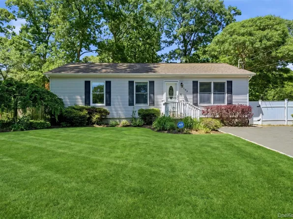 103 Hampton Avenue, Mastic, NY 11950